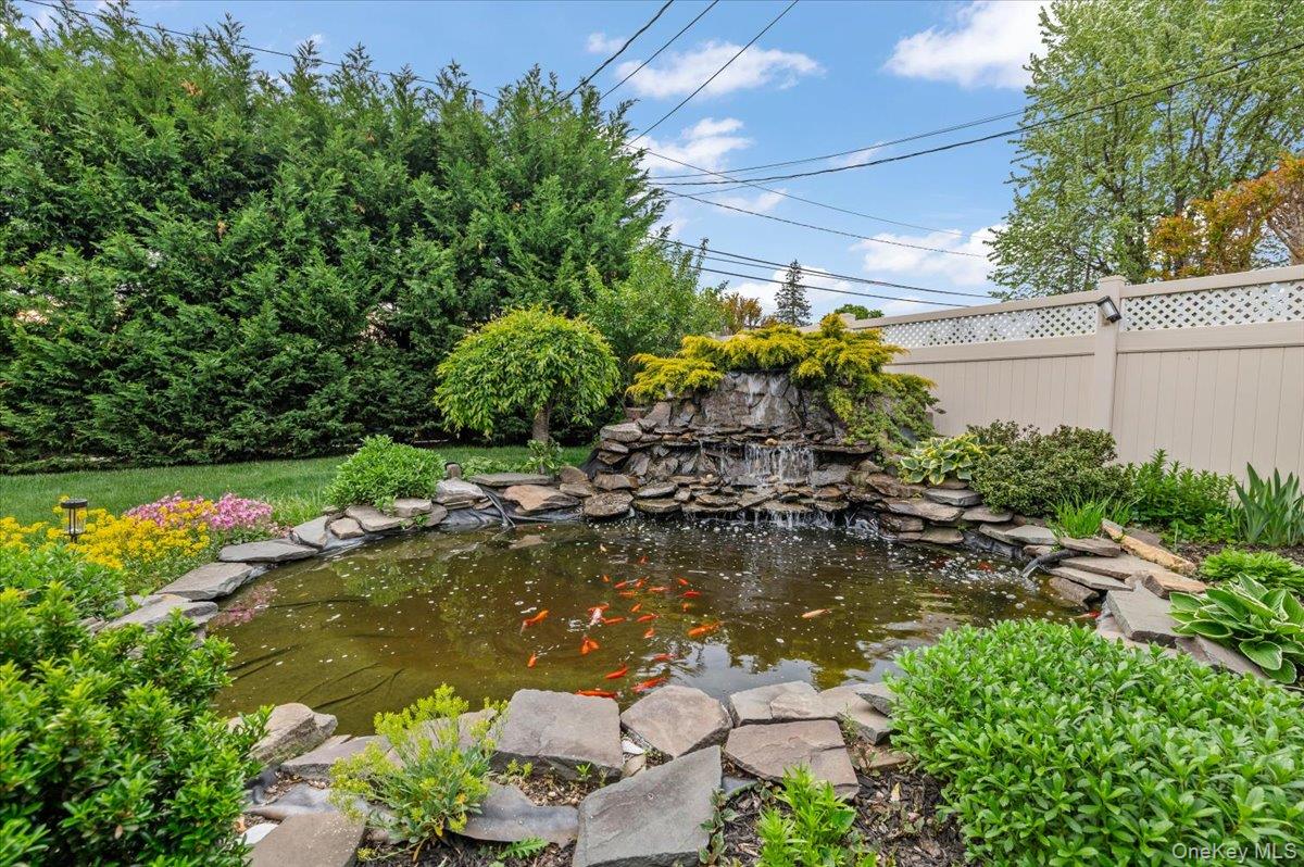 10 Peter Road Hicksville, NY 11801 - Photo 27 of 36