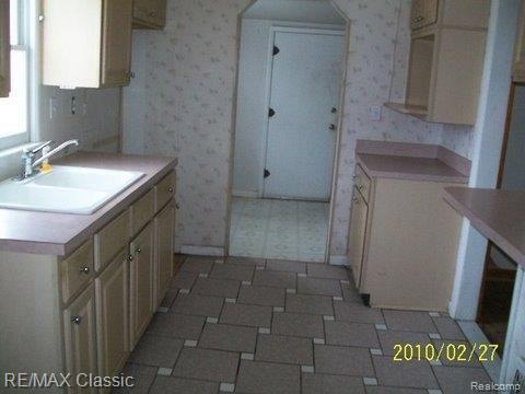 15095 Greenfield Road Detroit, MI 48227 - Photo 5 of 7 Greenfield 15095 02-27-10 (13).jpg
