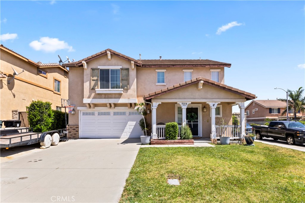 7219 Birch Tree Place Fontana, CA 92336 - Photo 3 of 49 a view of a yard in front of house