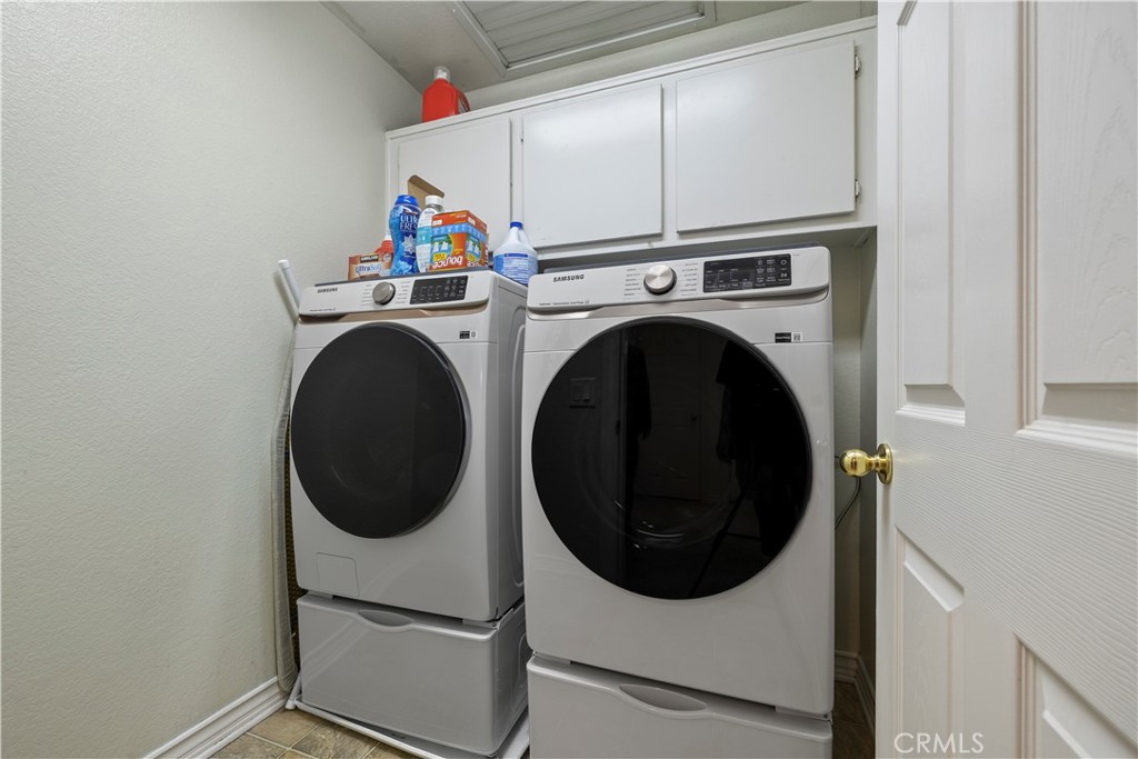 7219 Birch Tree Place Fontana, CA 92336 - Photo 31 of 49 a utility room with dryer and washer