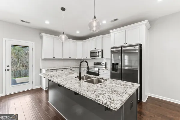 $349,900 | 203 Amberley Court, Kathleen, GA 31047