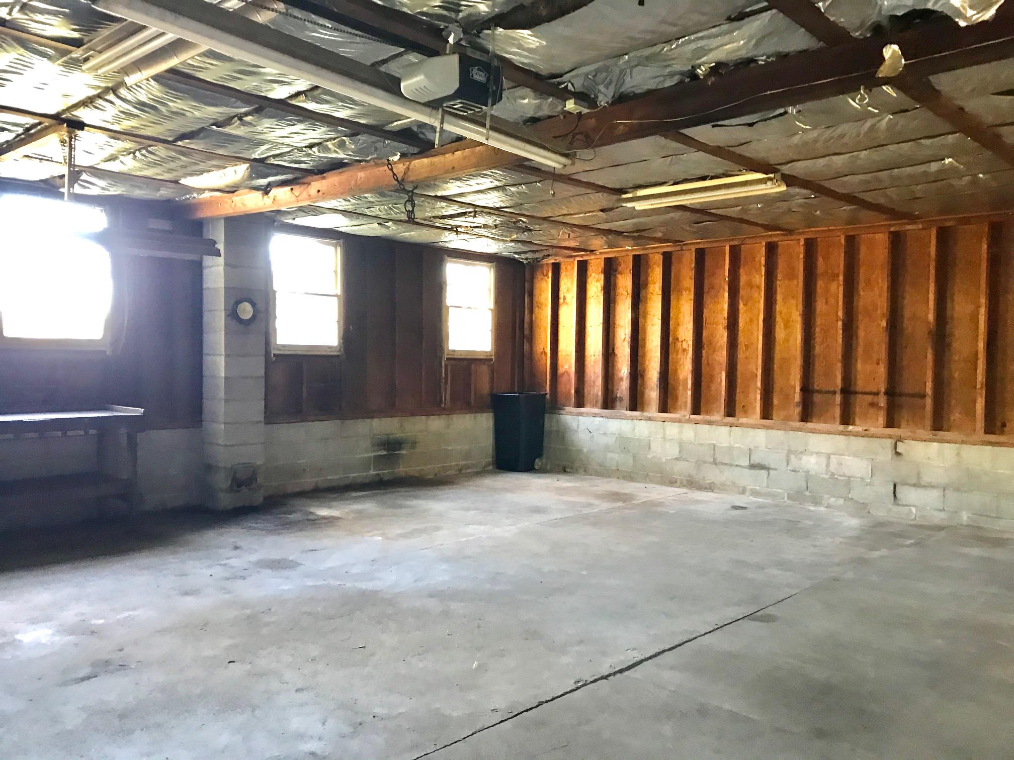 3771 Lorenson Road Muskegon, MI 49445 - Photo 16 of 24 Garage