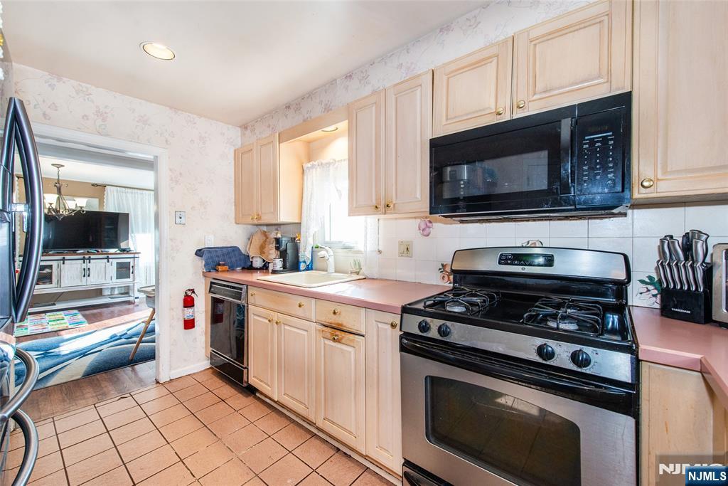 108 Walnut Street Bloomfield, NJ 07003 - Photo 12 of 32