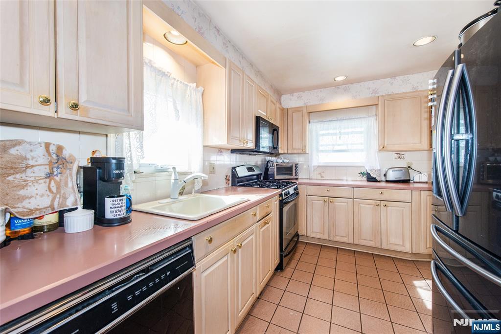108 Walnut Street Bloomfield, NJ 07003 - Photo 13 of 32