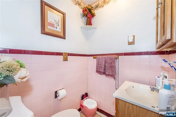 $530,000 | 108 Walnut Street, Bloomfield, NJ 07003