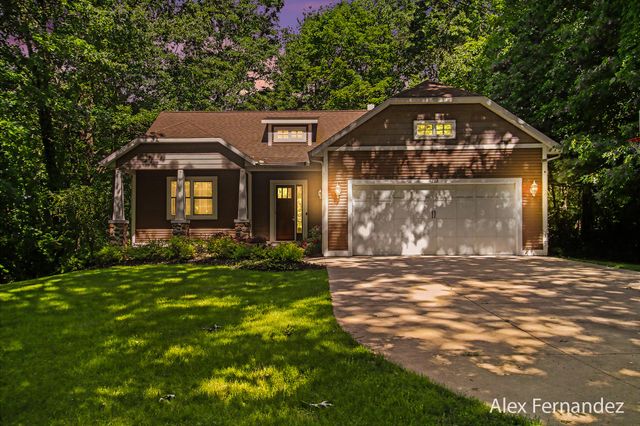 $654,500 | 6288 Hawthorne Court, Saugatuck, MI 49453