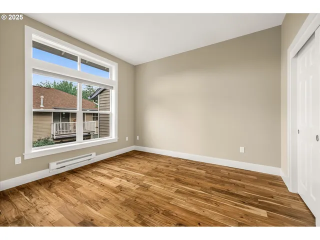 a black and white photo of a living room