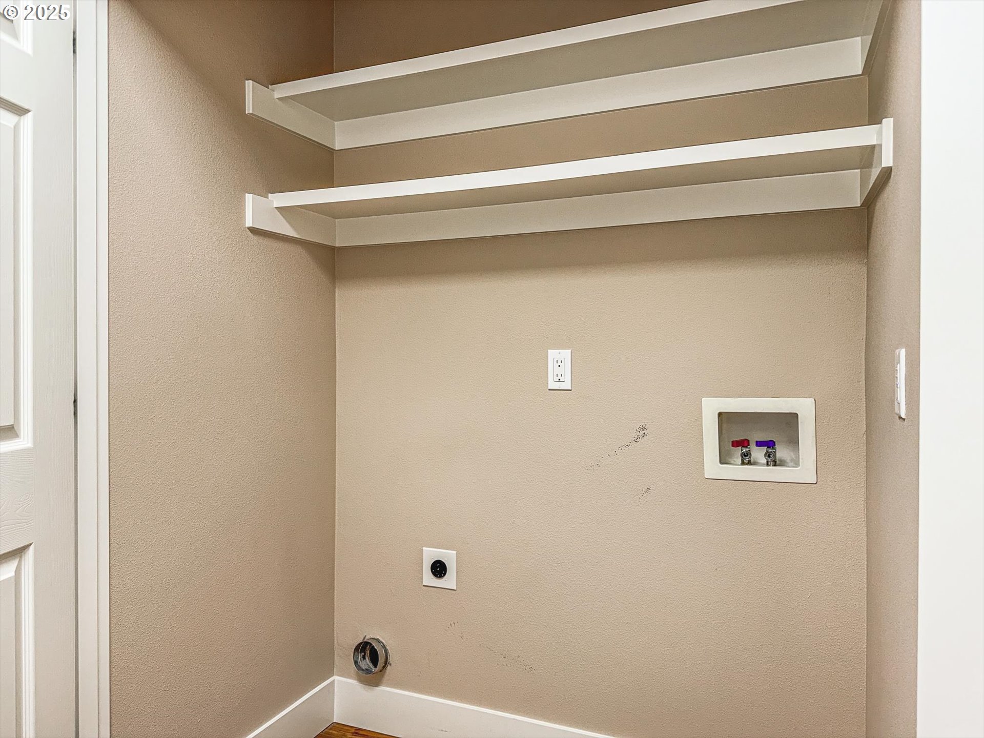 4686 West Powell Boulevard, Unit 241 Gresham, OR 97030 - Photo 31 of 44 a view of a hallway