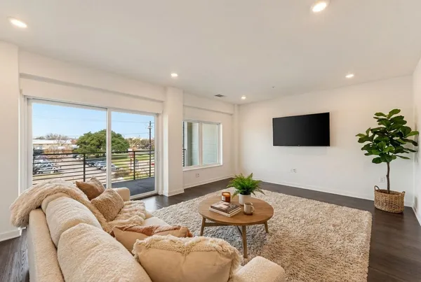 $300,000 | 4361 South Congress Avenue, Unit 309, Austin, TX 78745