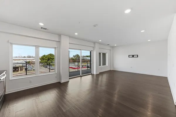 $300,000 | 4361 South Congress Avenue, Unit 309, Austin, TX 78745
