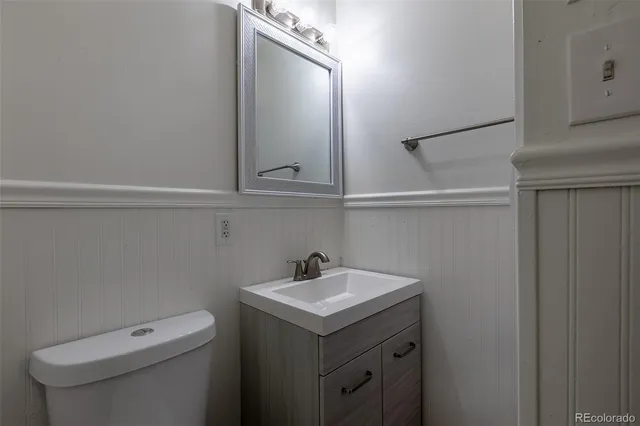 a view of empty room with window