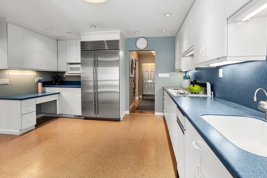 21 Cross Hill Road Newton, MA 02459 - Photo 9 of 21