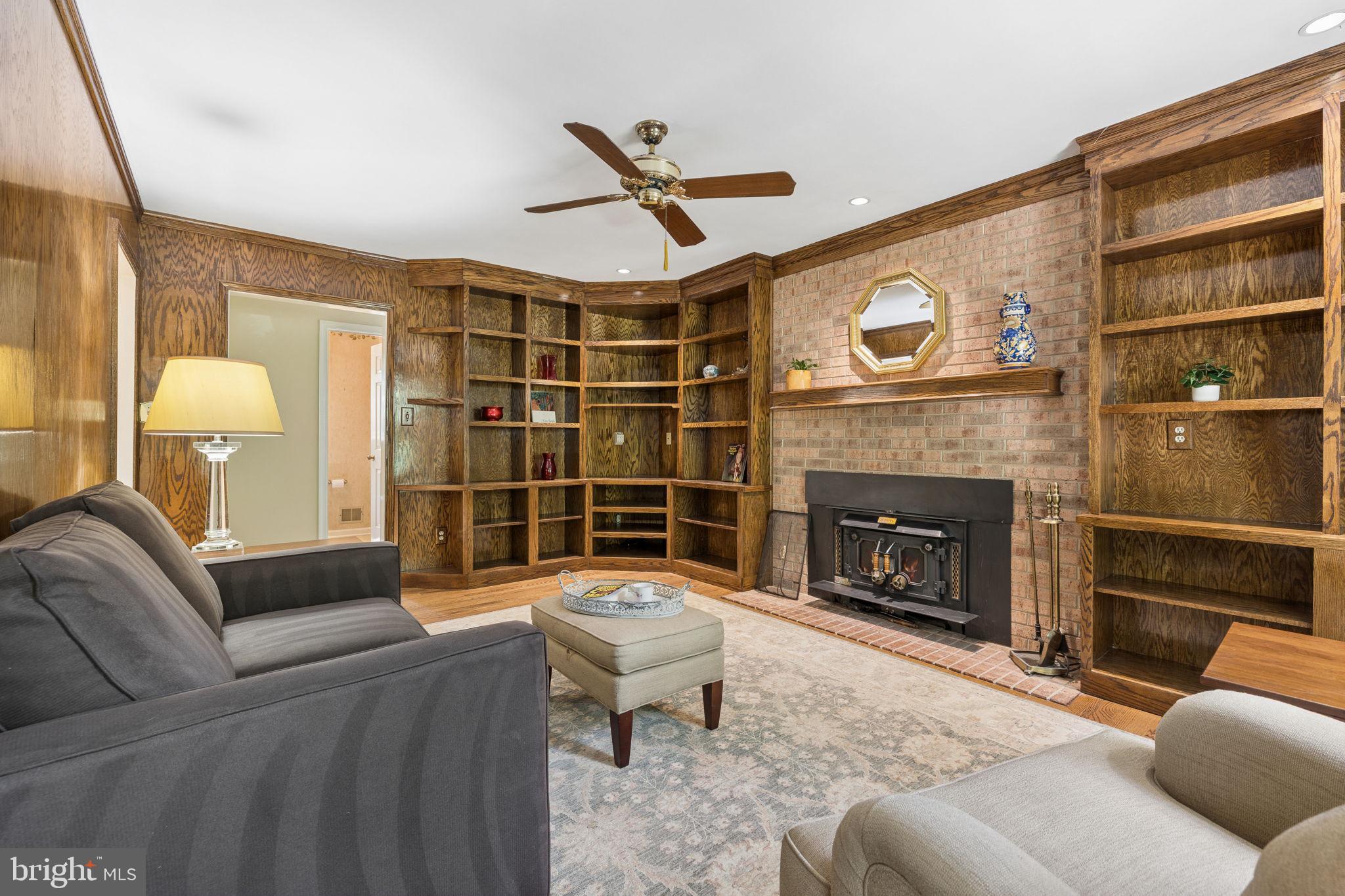 8099 Counselor Road Manassas, VA 20112 - Photo 23 of 82 Family room built ins