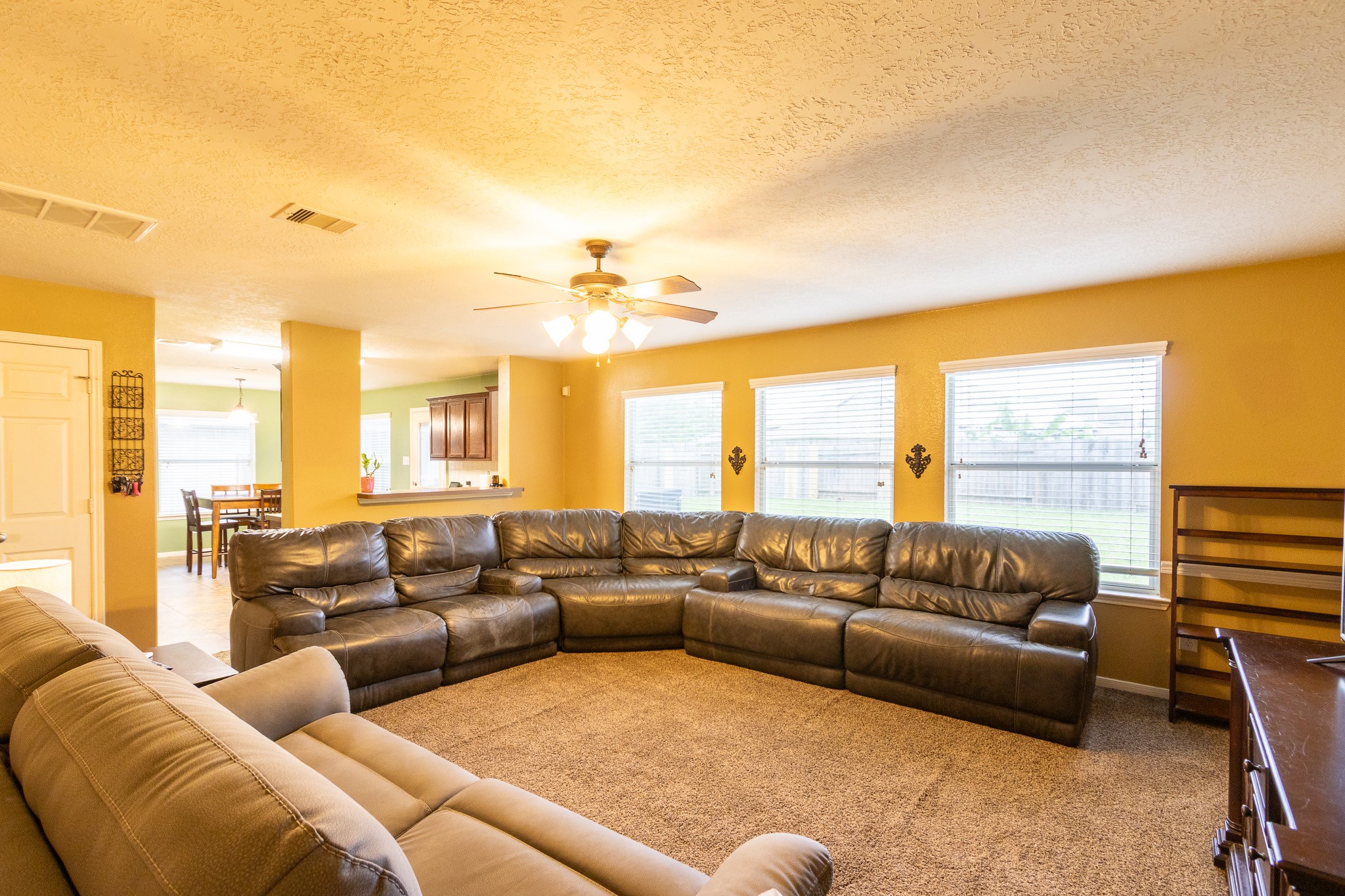 921 Sage Street Baytown, TX 77521 - Photo 16 of 38 Large Family Room