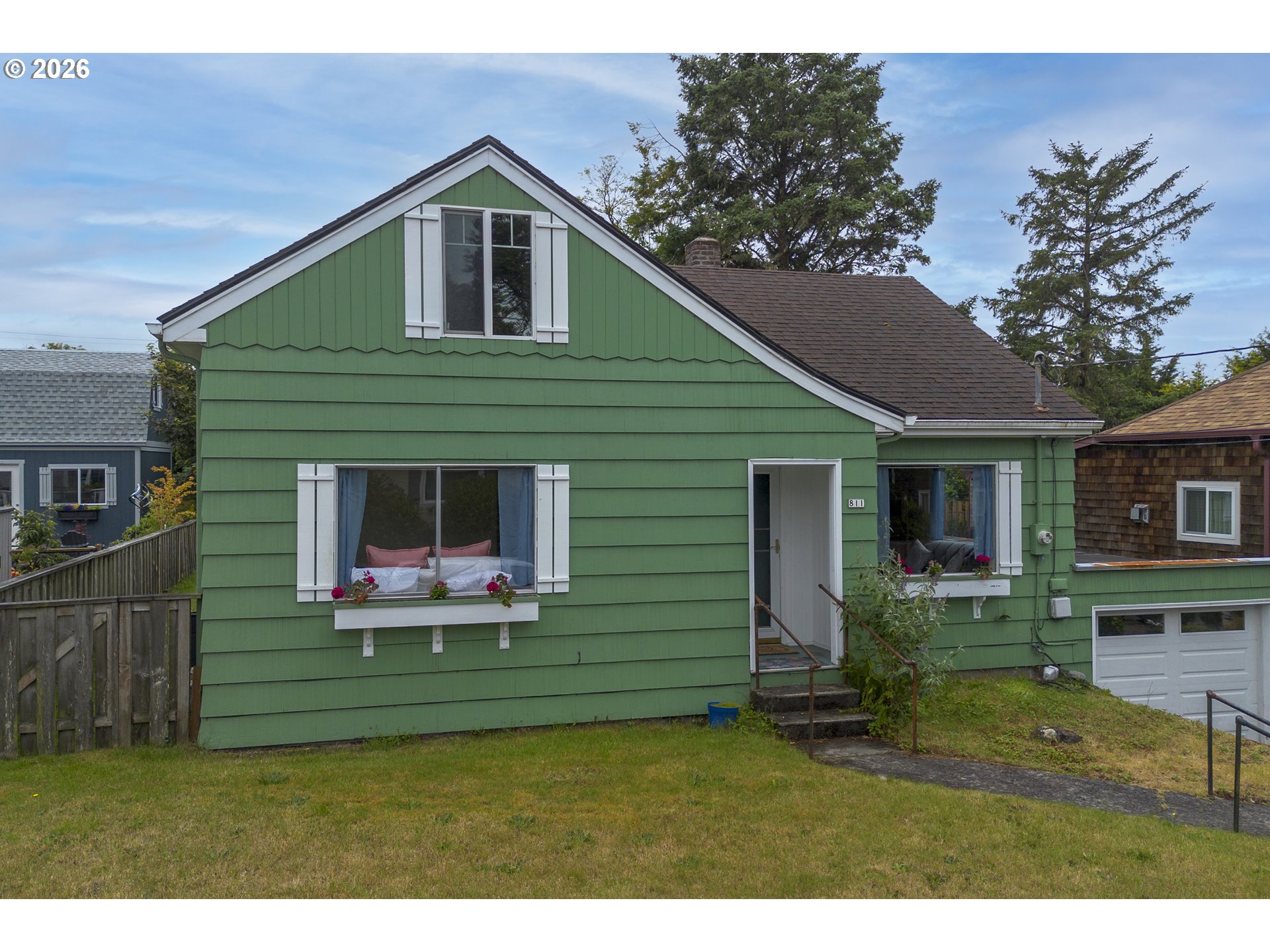811 12th Avenue Seaside, OR 97138 - Photo 2 of 30