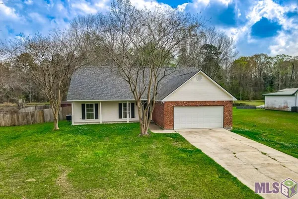 $299,900 | 31228 Seagull Lane, Denham Springs, LA 70726