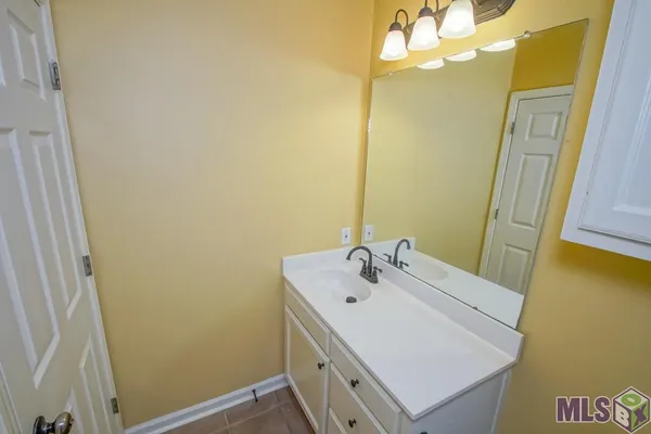 $299,900 | 31228 Seagull Lane, Denham Springs, LA 70726
