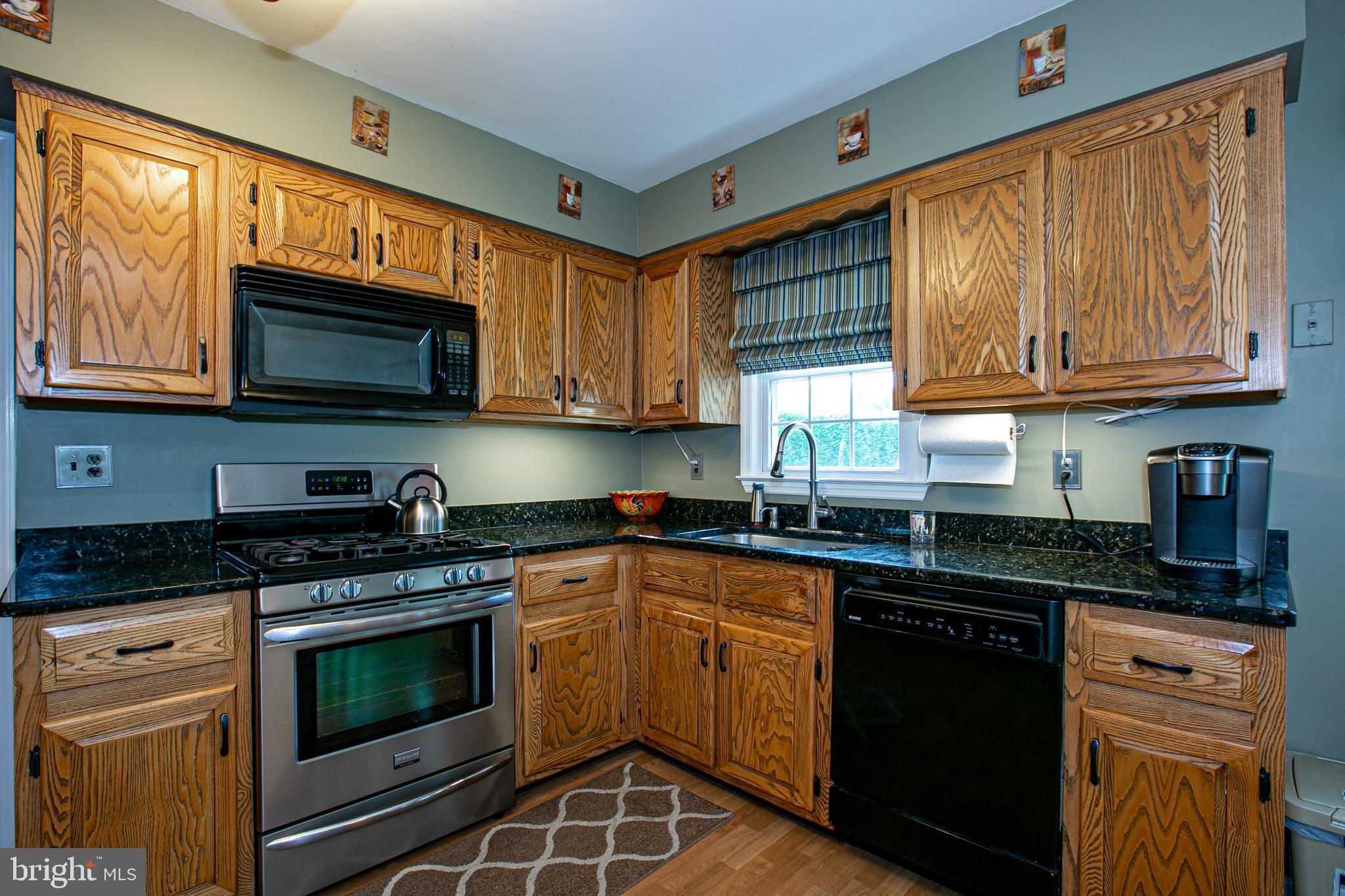 98 Peter Rafferty Drive Hamilton, NJ 08690 - Photo 12 of 33