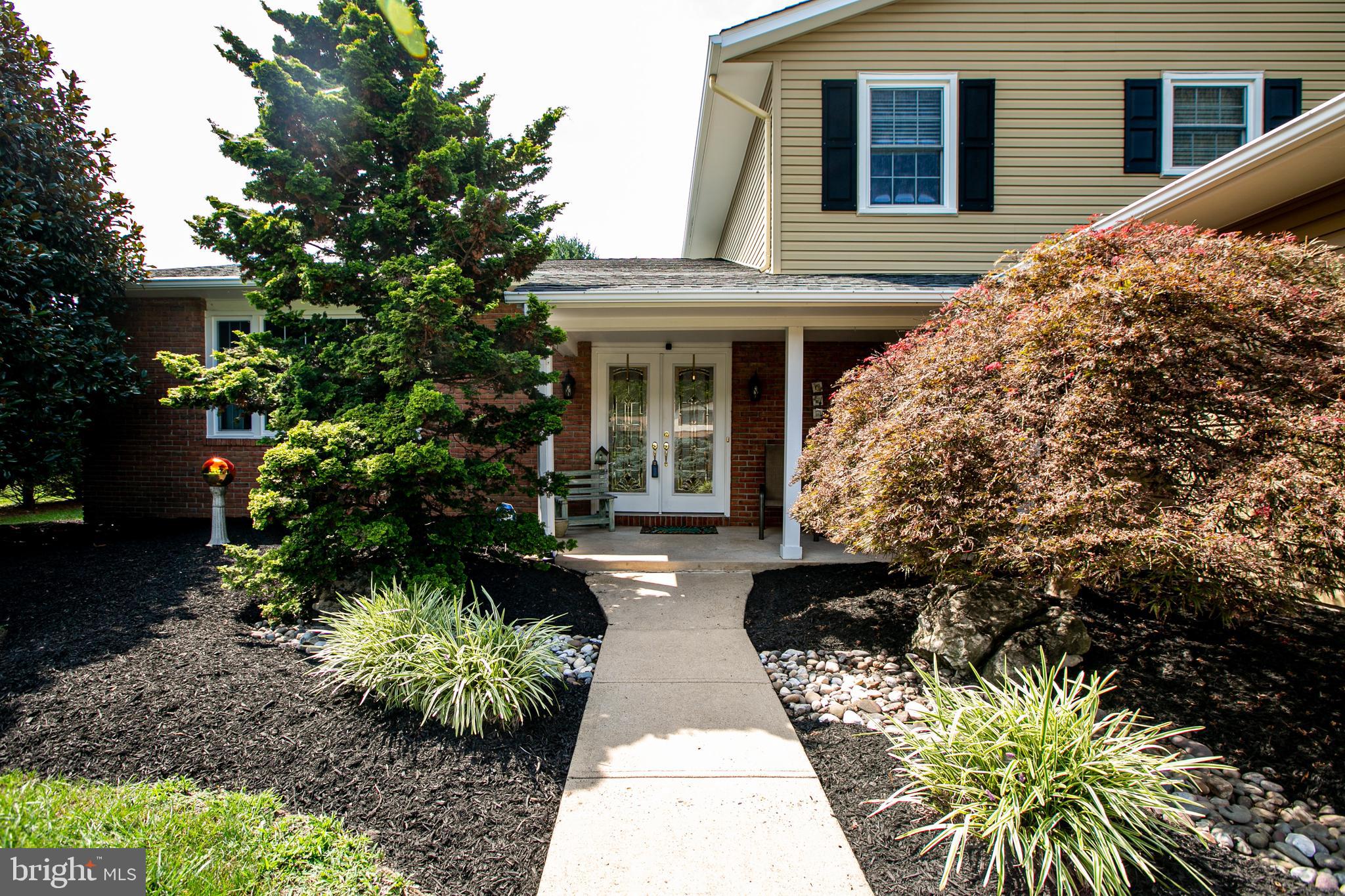 98 Peter Rafferty Drive Hamilton, NJ 08690 - Photo 3 of 33