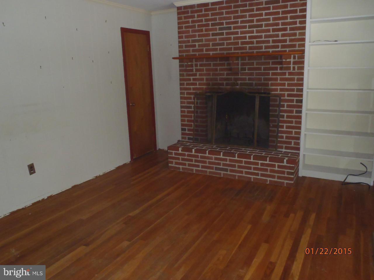 11298 Russell Road Purcellville, VA 20132 - Photo 3 of 16 Family Room