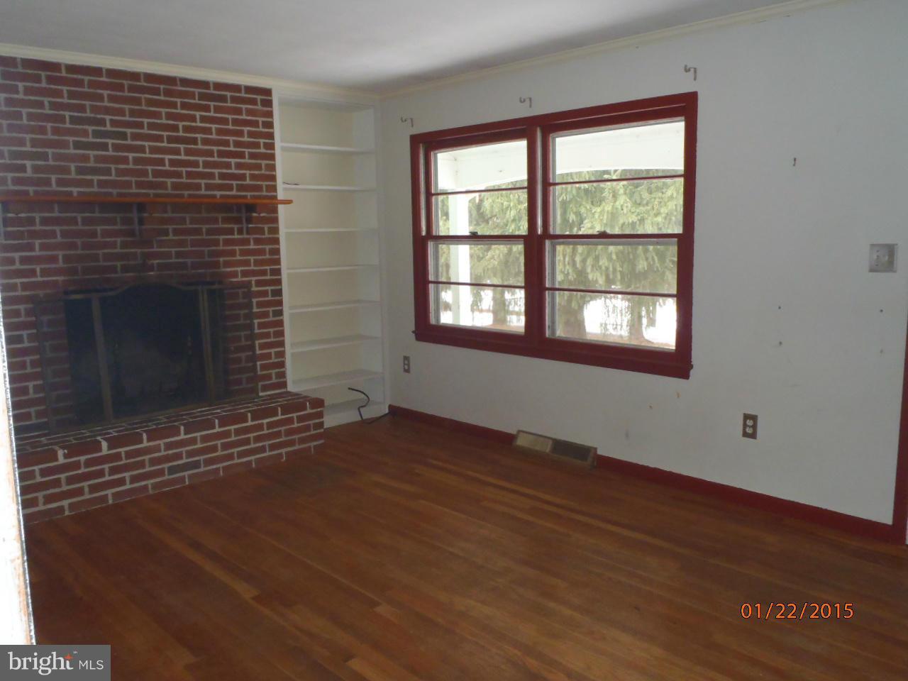 11298 Russell Road Purcellville, VA 20132 - Photo 4 of 16 Family Room