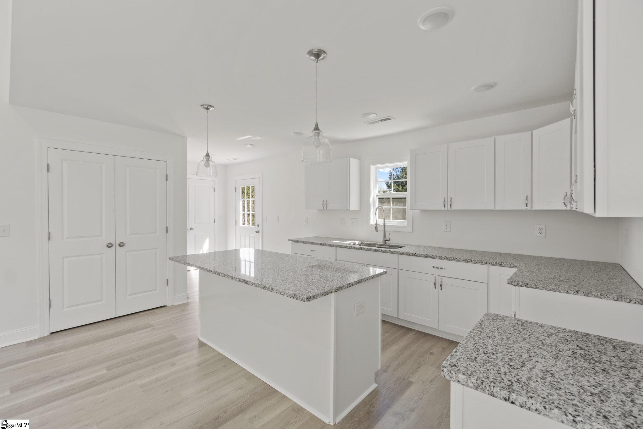 436 Thackston Road Fountain Inn, SC 29644 - Photo 7 of 30