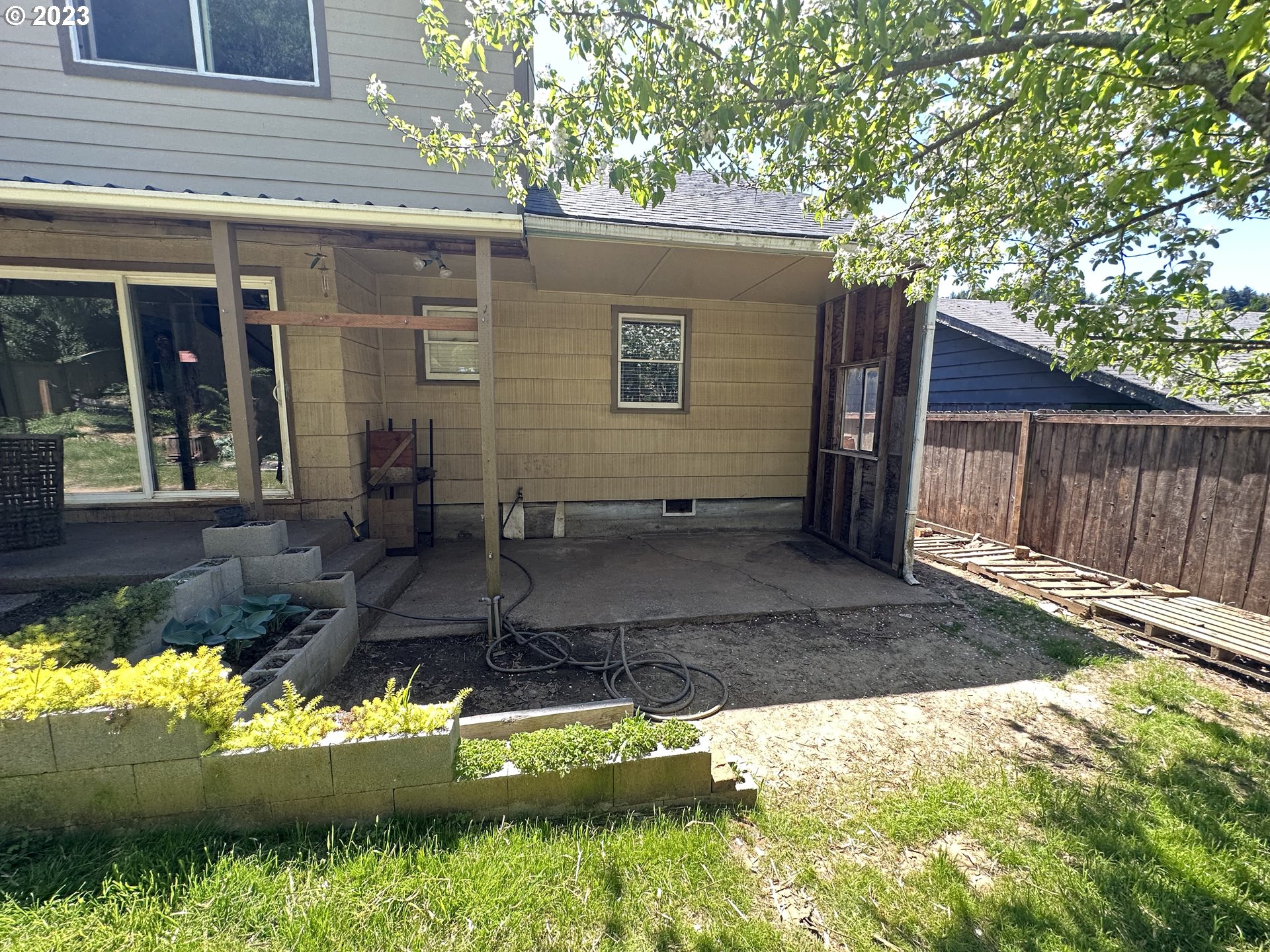 2259 Arthur Drive Reedsport, OR 97467 - Photo 3 of 24 Covered Patio