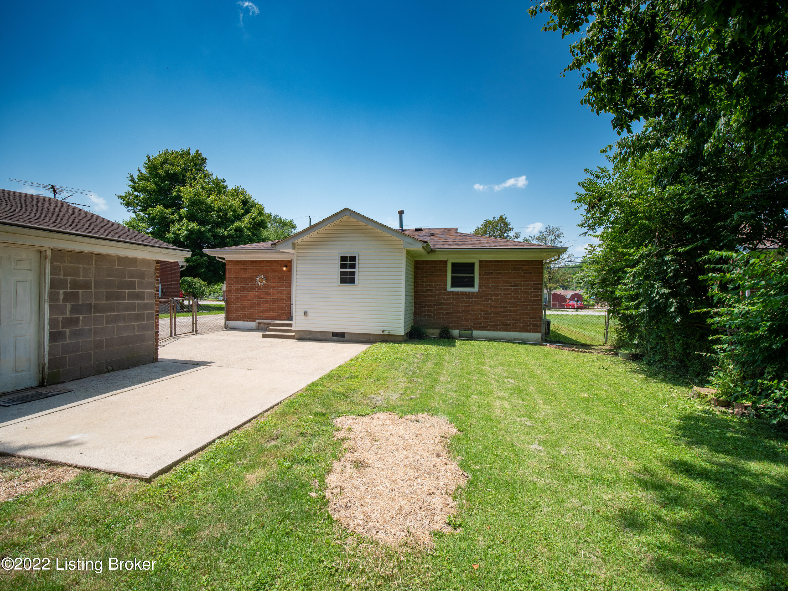 9613 Maple Road Louisville, KY 40229 - Photo 22 of 24 9613 Maple Road-24