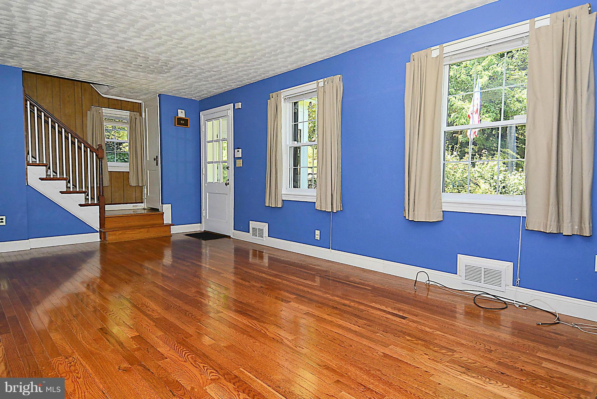 8411 Galveston Road Silver Spring, MD 20910 - Photo 6 of 23 Living Room