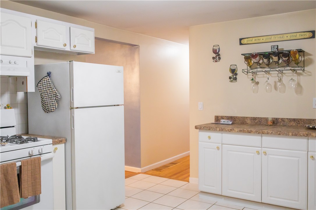 16 Meadowbrook Drive Auburn, NY 13021 - Photo 5 of 26 Kitchen
