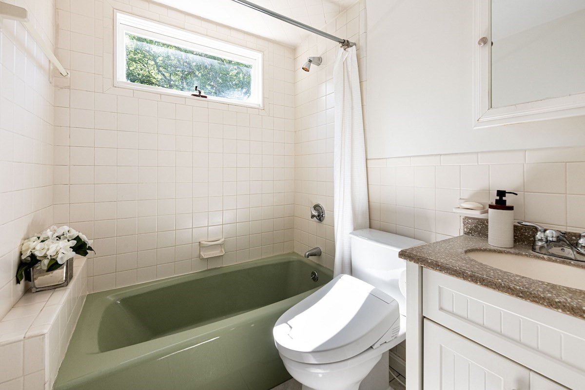 28 Middle Street Lexington, MA 02421 - Photo 11 of 24 Gallery Image 11