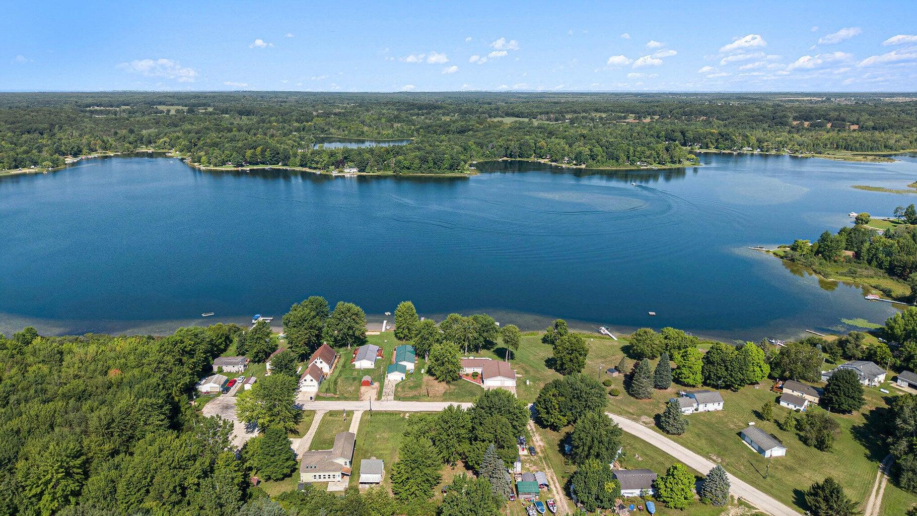 8906 Spring Hill Hesperia, MI 49421 - Photo 4 of 36 20260307192027349275000000-o