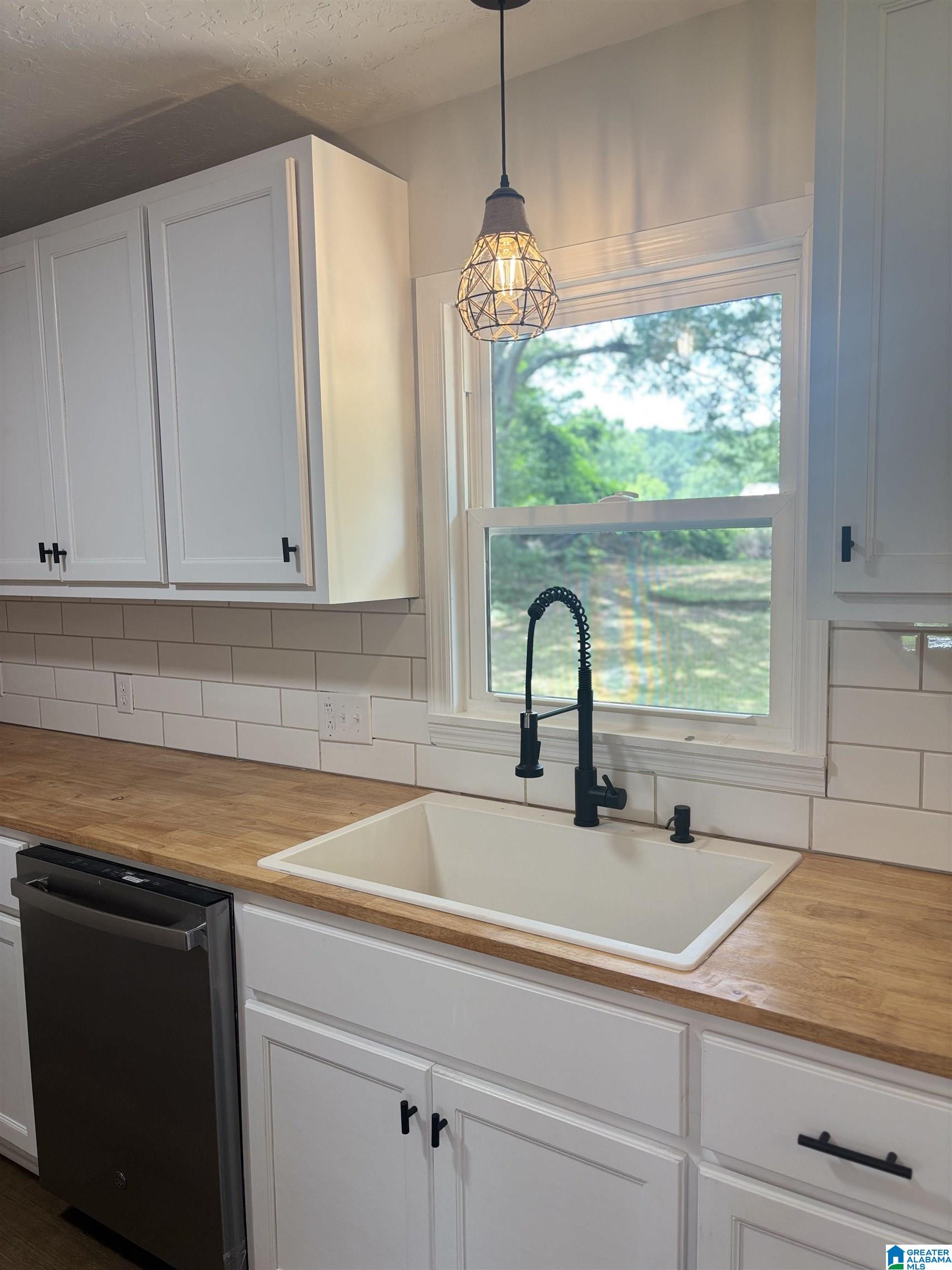 913 Alexandria Road Weaver, AL 36277 - Photo 5 of 40
