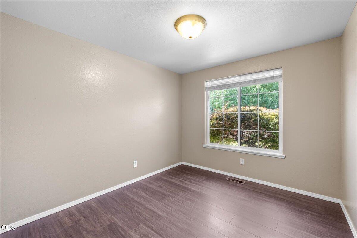 1156 Ginger Way Medford, OR 97501 - Photo 10 of 22