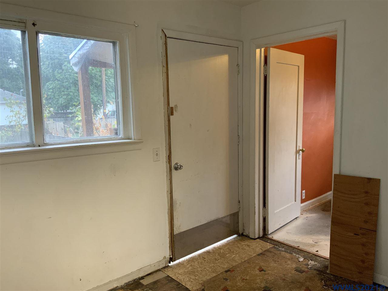 1089 Southwest Church Street Dallas, OR 97338 - Photo 23 of 35 Gallery Image 23