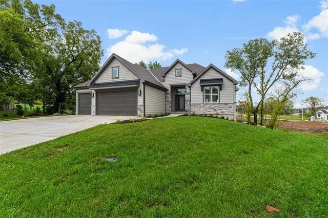 $709,950 | 7007 North Kirkwood Avenue, Kansas City, MO 64151