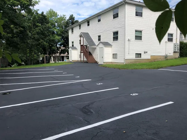 $1,895 | 481 Merrimack Street, Unit 4, Manchester, NH 03103