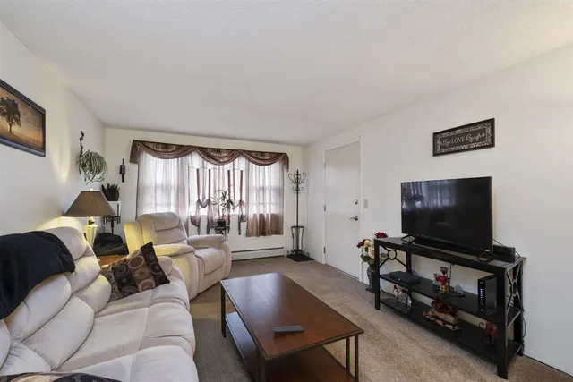 $1,895 | 481 Merrimack Street, Unit 4, Manchester, NH 03103