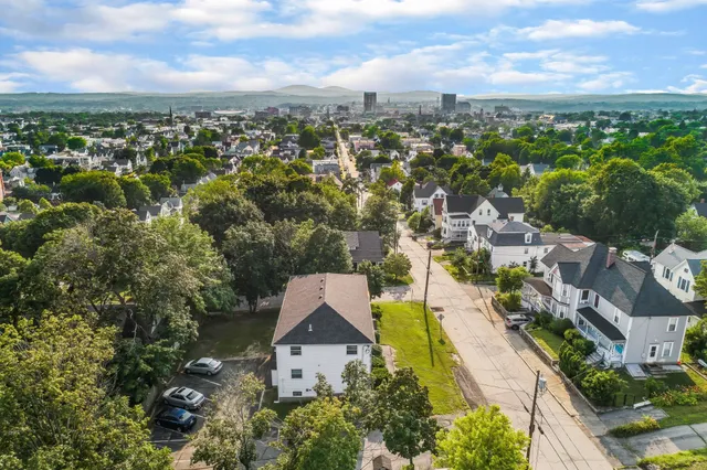 $1,895 | 481 Merrimack Street, Unit 4, Manchester, NH 03103