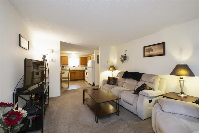 $1,895 | 481 Merrimack Street, Unit 4, Manchester, NH 03103