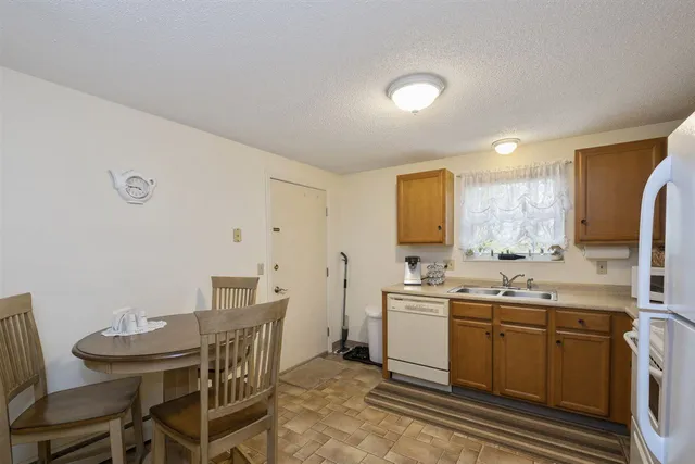 $1,895 | 481 Merrimack Street, Unit 4, Manchester, NH 03103