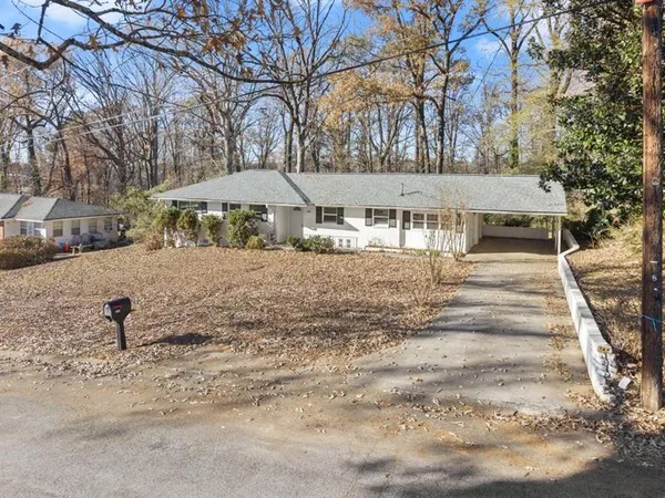 $2,300 | 2352 Elmwood Circle Southeast, Atlanta, GA 30339