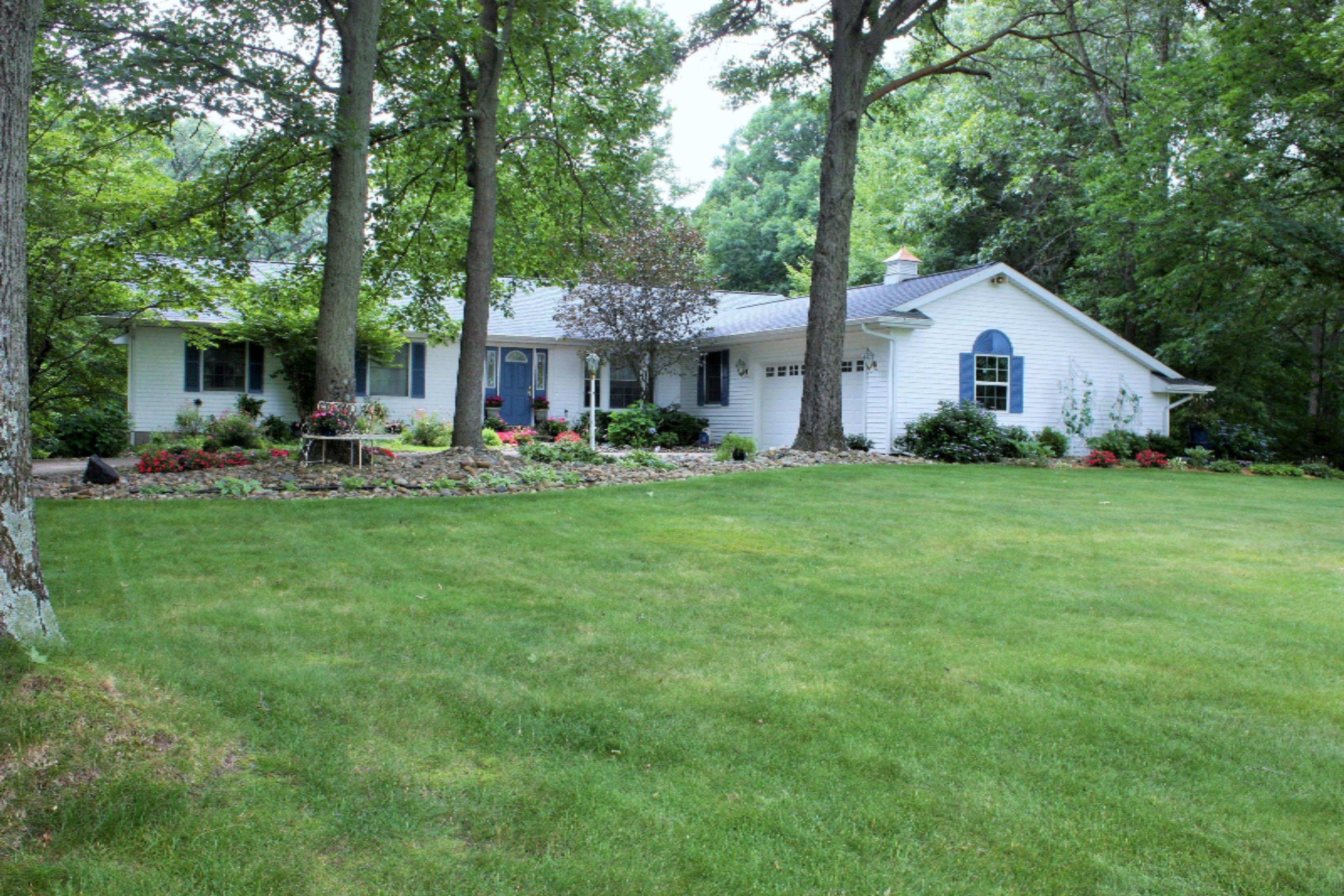 15593 Shady Lane Three Rivers, MI 49093 - Photo 2 of 65 IMG_9714 (2)