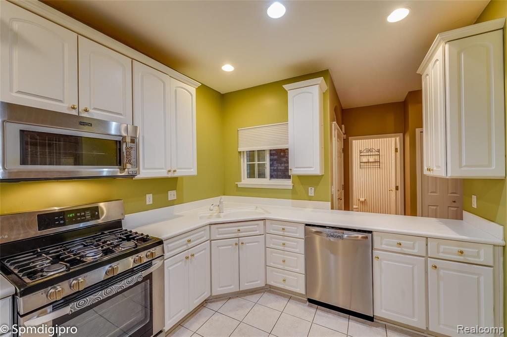 41687 Glade Road Canton, MI 48187 - Photo 20 of 59