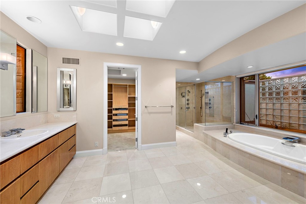 2801 Setting Sun Drive Corona del Mar, CA 92625 - Photo 19 of 30 a spacious bathroom with a tub sink and mirror