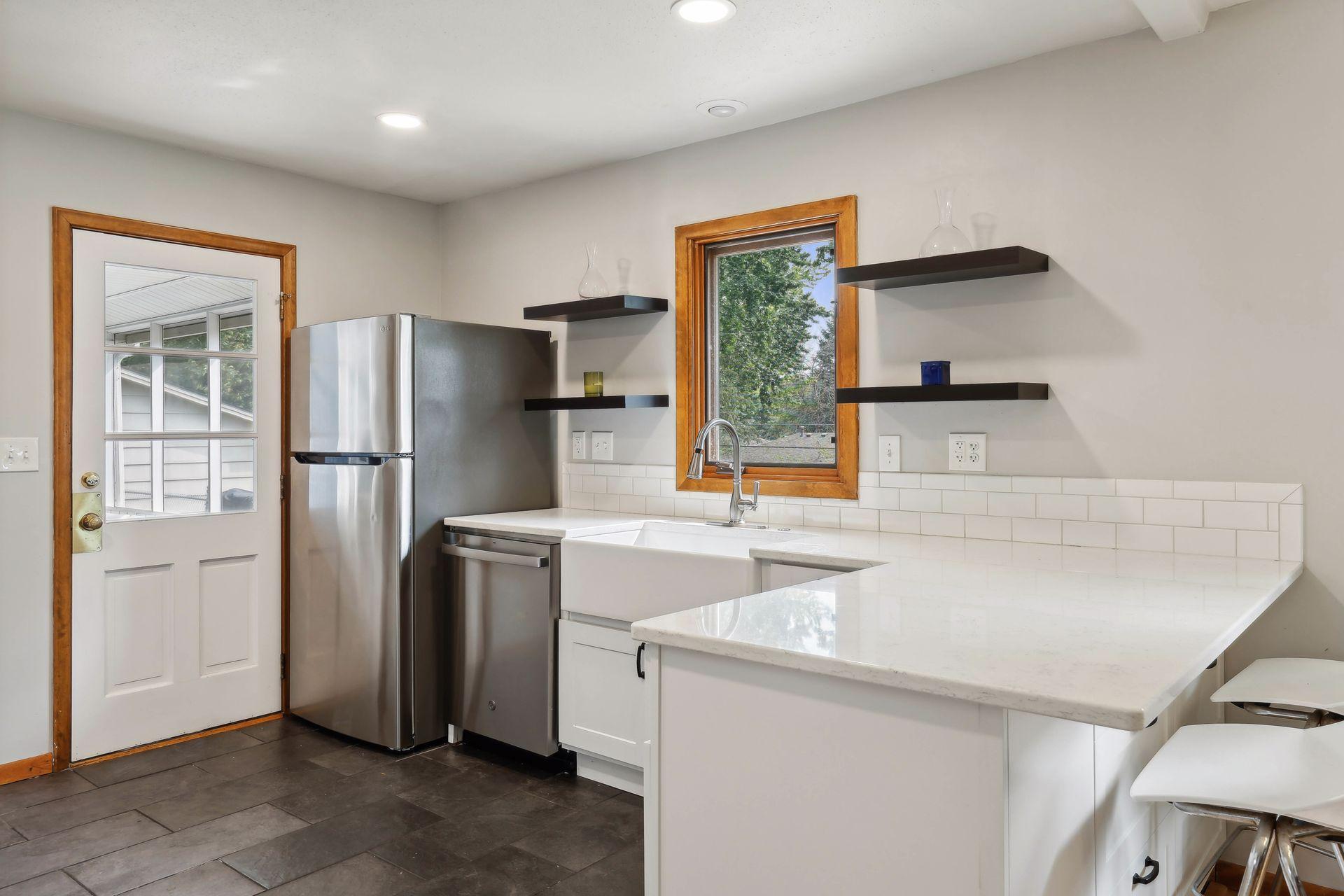 3317 West 87th Street Bloomington, MN 55431 - Photo 9 of 37