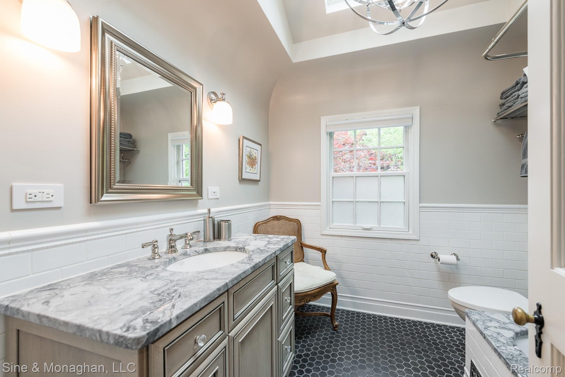 689 Fisher Road Grosse Pointe, MI 48230 - Photo 38 of 58 DSC_1999.jpg