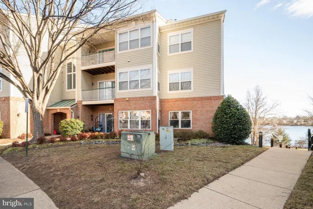$469,900 | 6543 Grange Lane, Unit 202, Alexandria, VA 22315