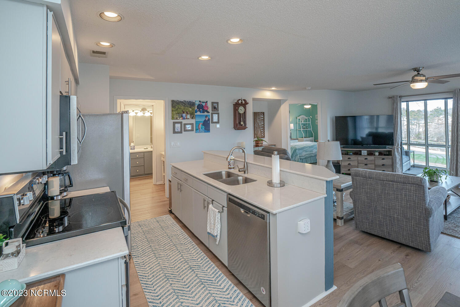 219 Clubhouse Road, Unit 4 Sunset Beach, NC 28468 - Photo 6 of 48 219 Clubhouse Rd Sunset Beach-large-033-