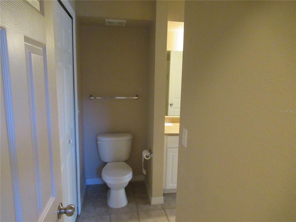 5601 Rosehill Road, Unit 203 Sarasota, FL 34233 - Photo 16 of 39